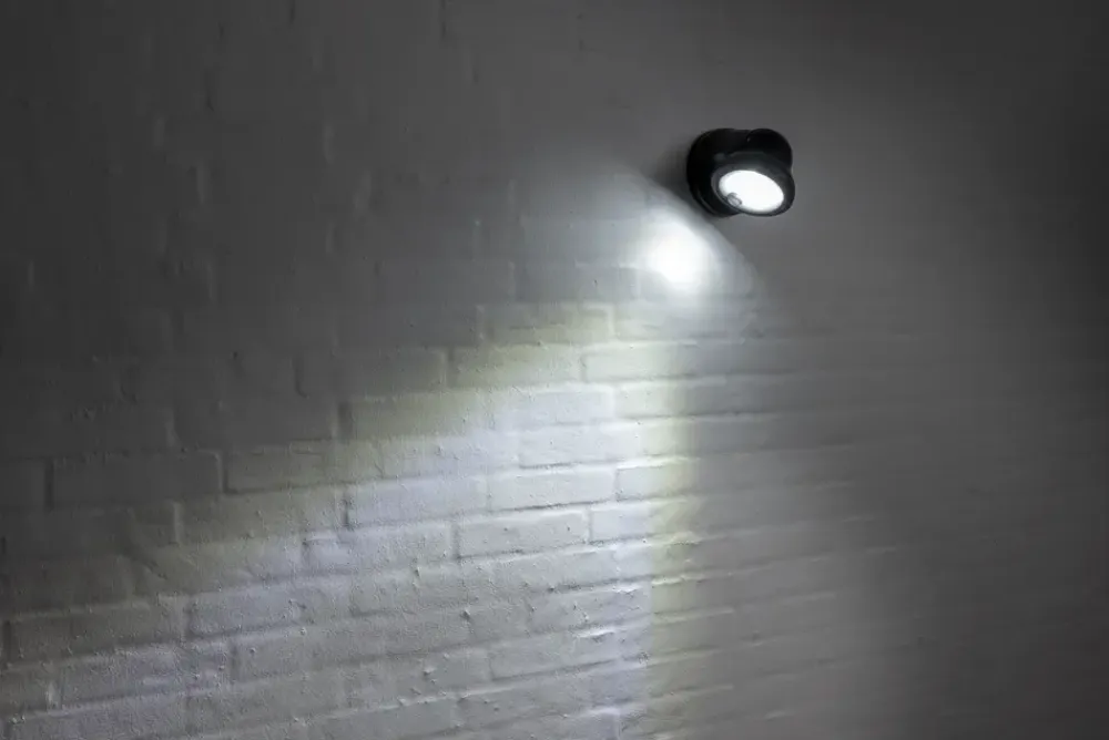 BRIGHT DESIGN LED-lampe med sensor - sort| Lyssensorer