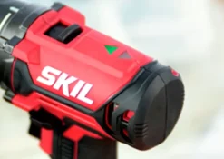 SKIL Bore-/skruemaskine 3008 AC inkl. batteri| Akku Bore- Og Skruemaskiner